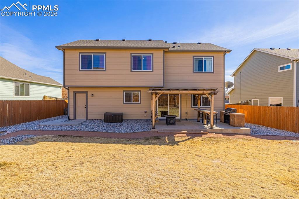 Image 30 of 50: Back of Structure