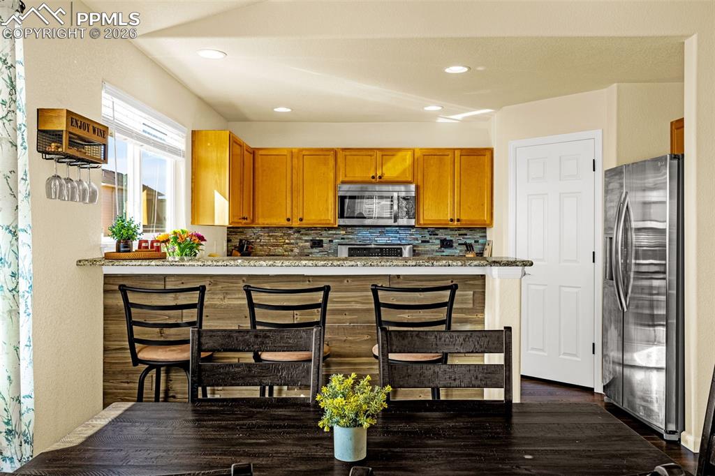 Image 5 of 50: Kitchen