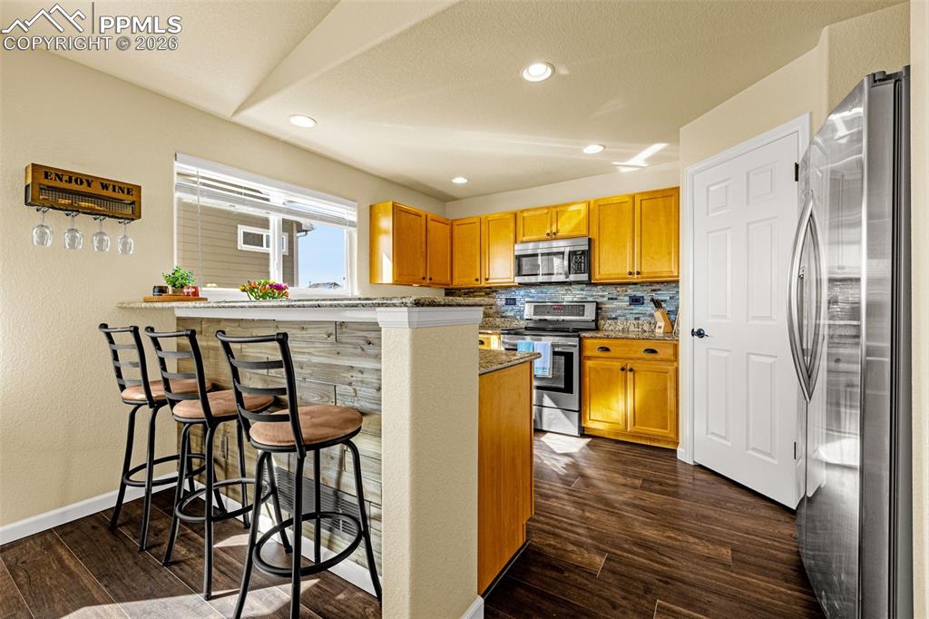 Image 6 of 50: Kitchen