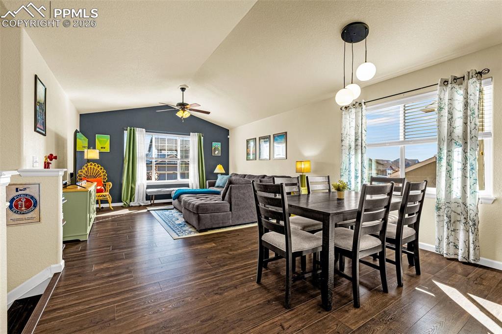 Image 9 of 50: Dining Area