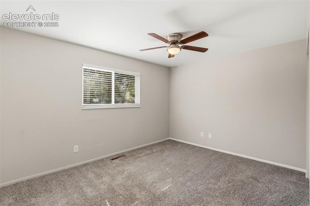 Image 16 of 35: Bedroom
