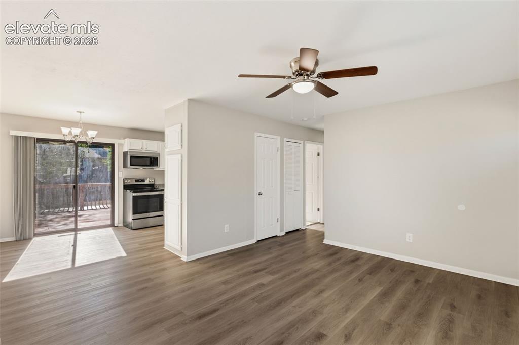 Image 6 of 35: Family Room