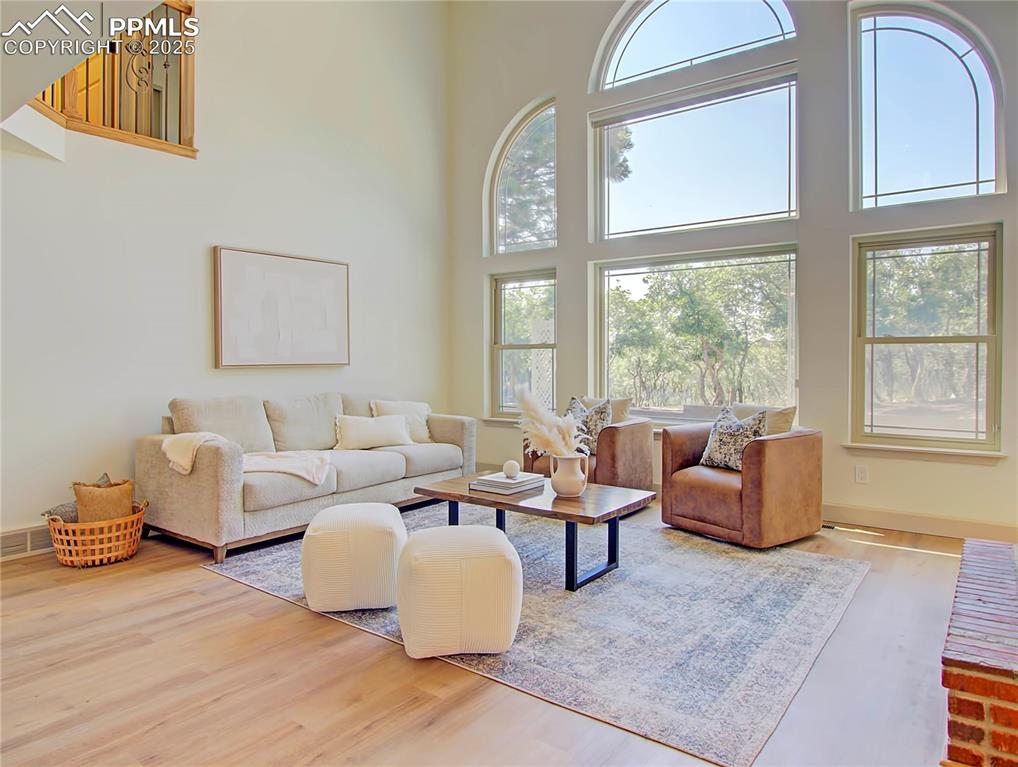 Image 10 of 50: Family Room