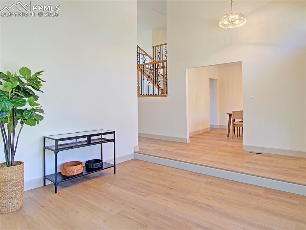 Image 6 of 50: Living Room