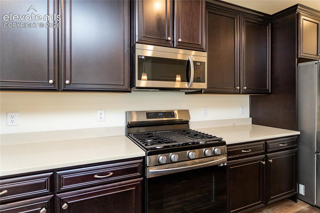 Image 10 of 28: Kitchen