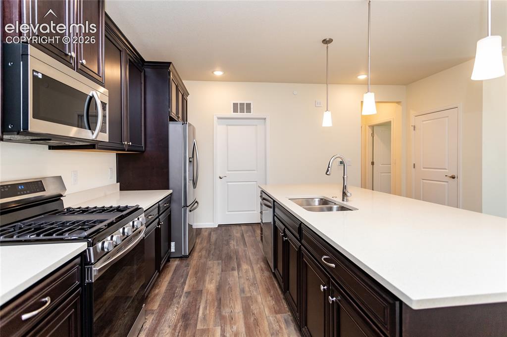 Image 11 of 28: Kitchen
