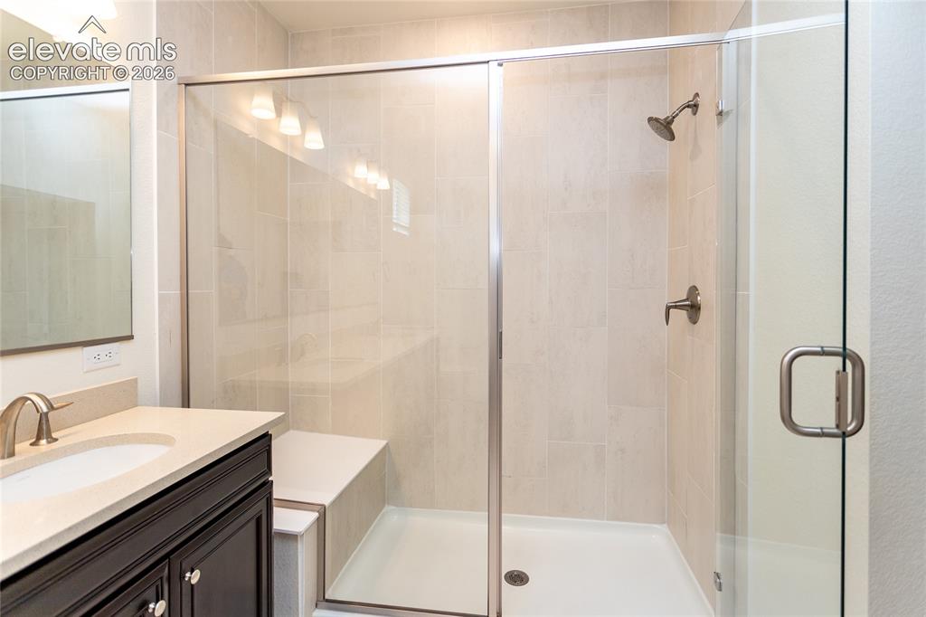 Image 14 of 28: Bathroom
