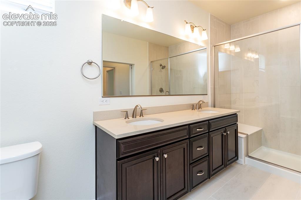 Image 15 of 28: Bathroom