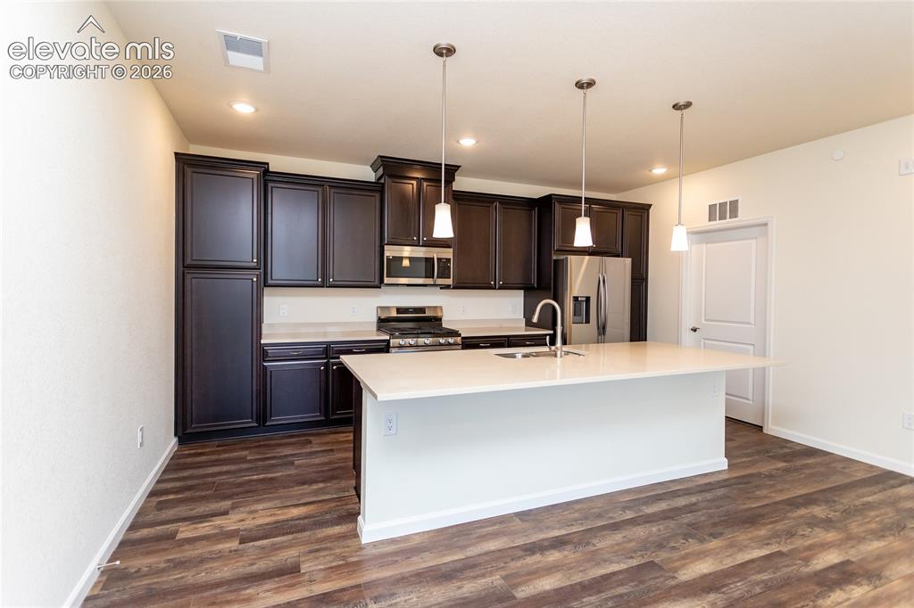 Image 9 of 28: Kitchen