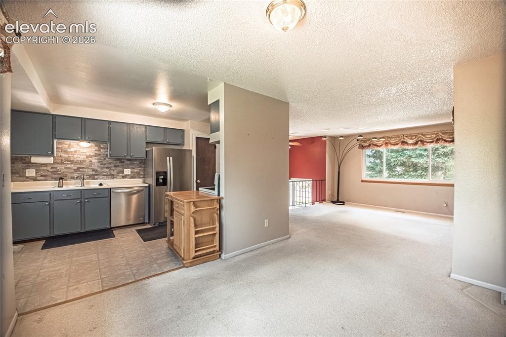 Image 10 of 46: Dining Area