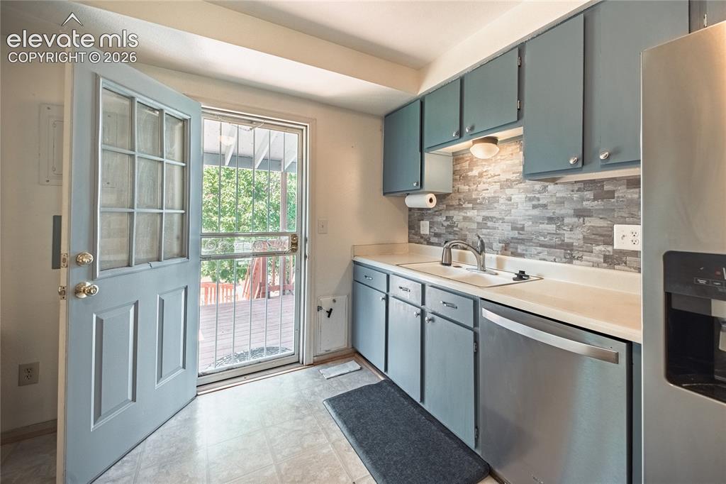 Image 14 of 46: Kitchen