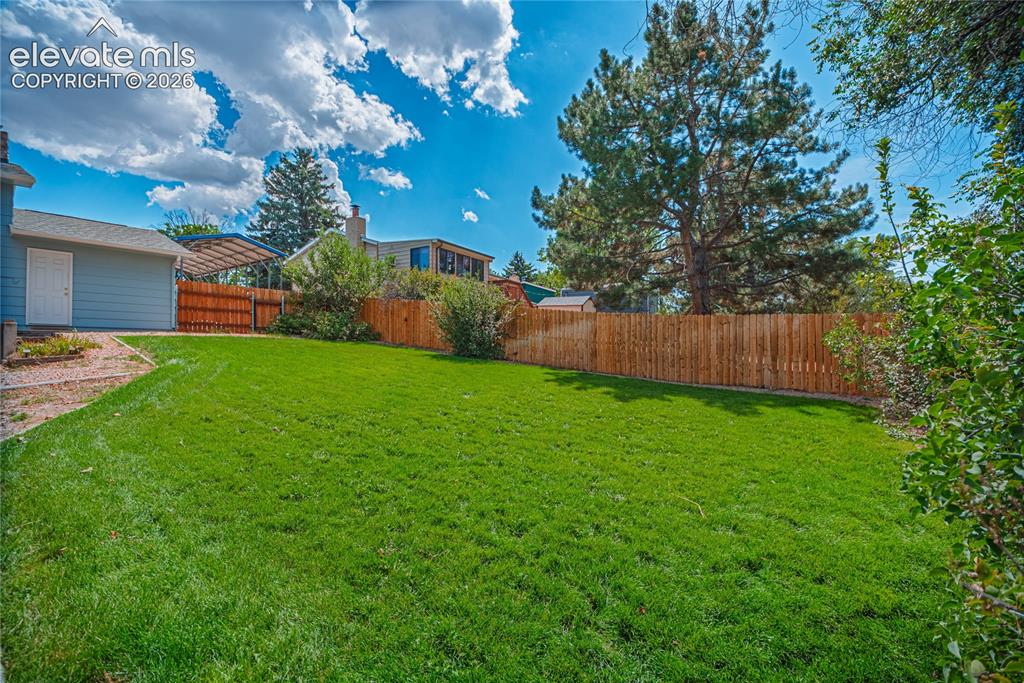 Image 43 of 46: Yard