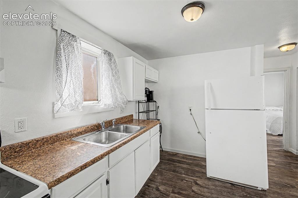Image 12 of 27: Kitchen