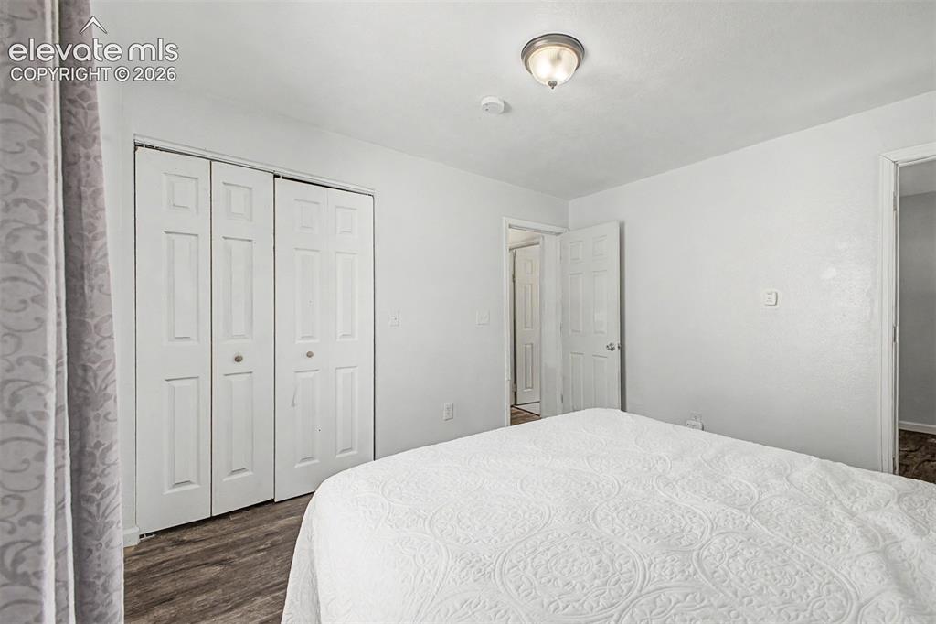 Image 16 of 27: Bedroom