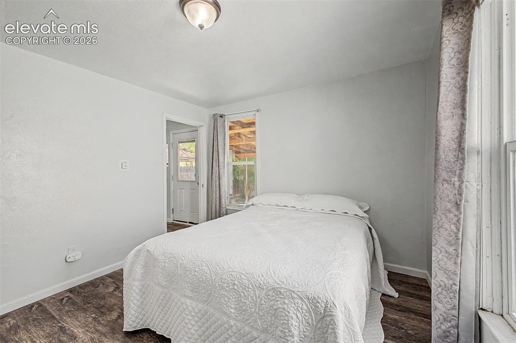 Image 17 of 27: Bedroom
