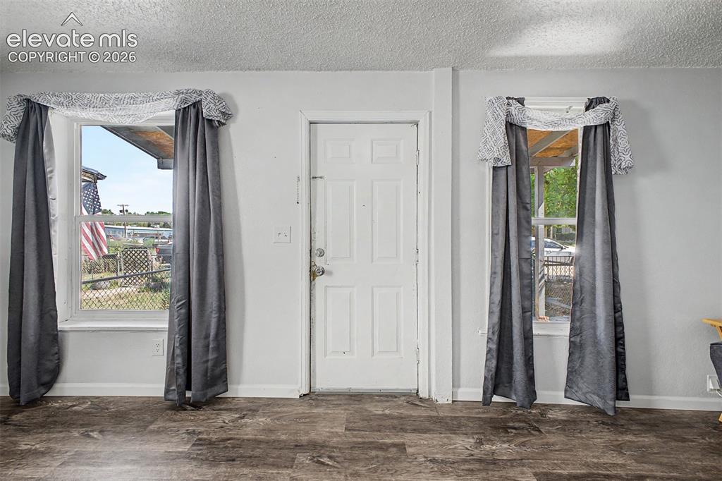Image 5 of 27: Entry