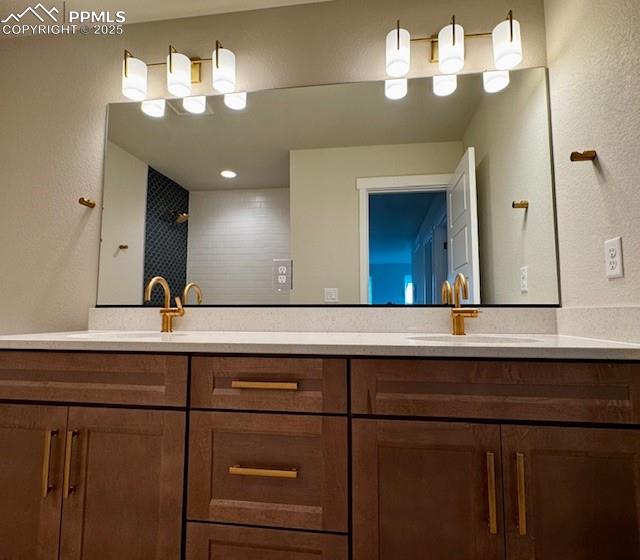 Image 10 of 14: Bathroom