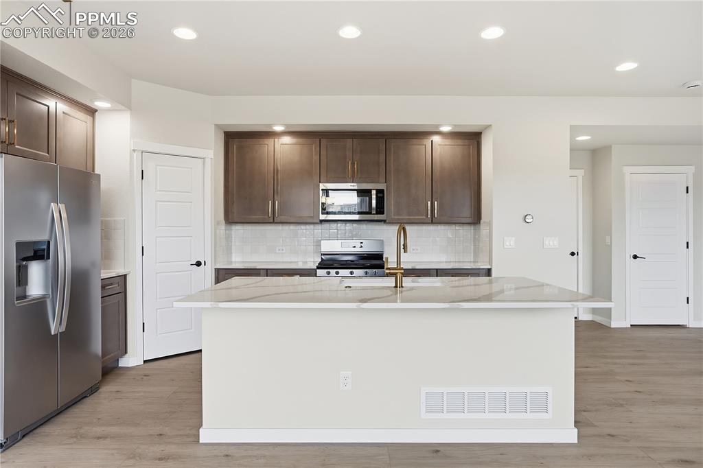 Image 29 of 33: Kitchen