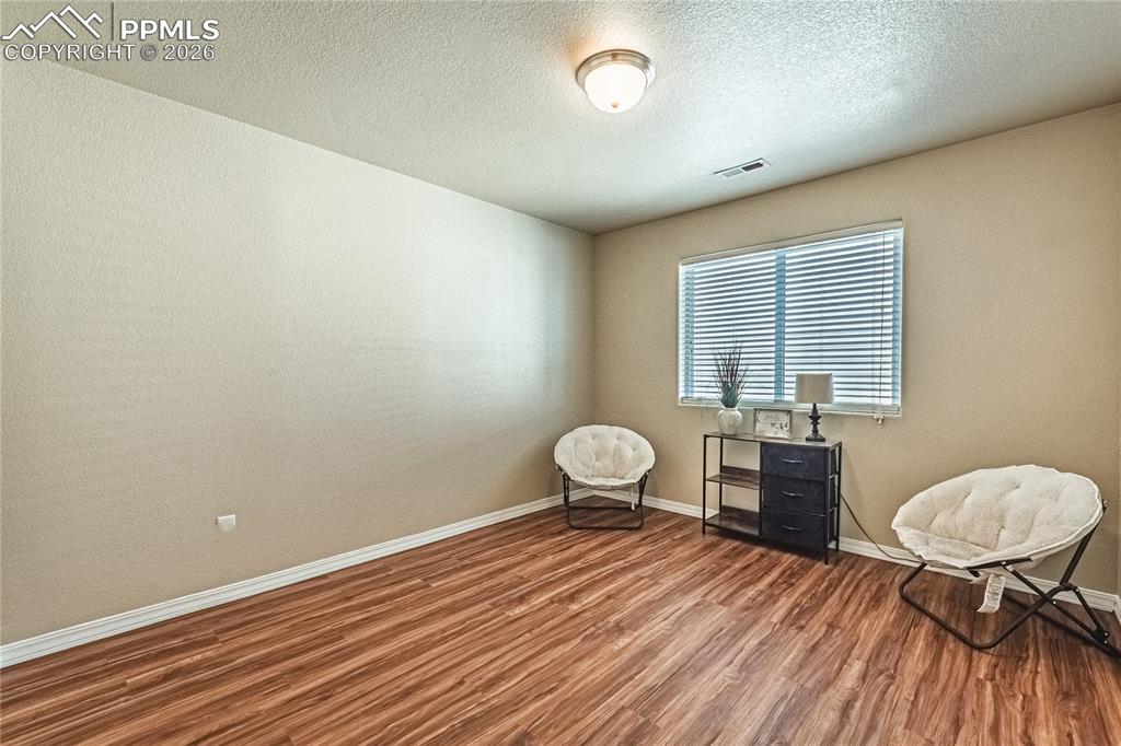 Image 31 of 36: Bedroom