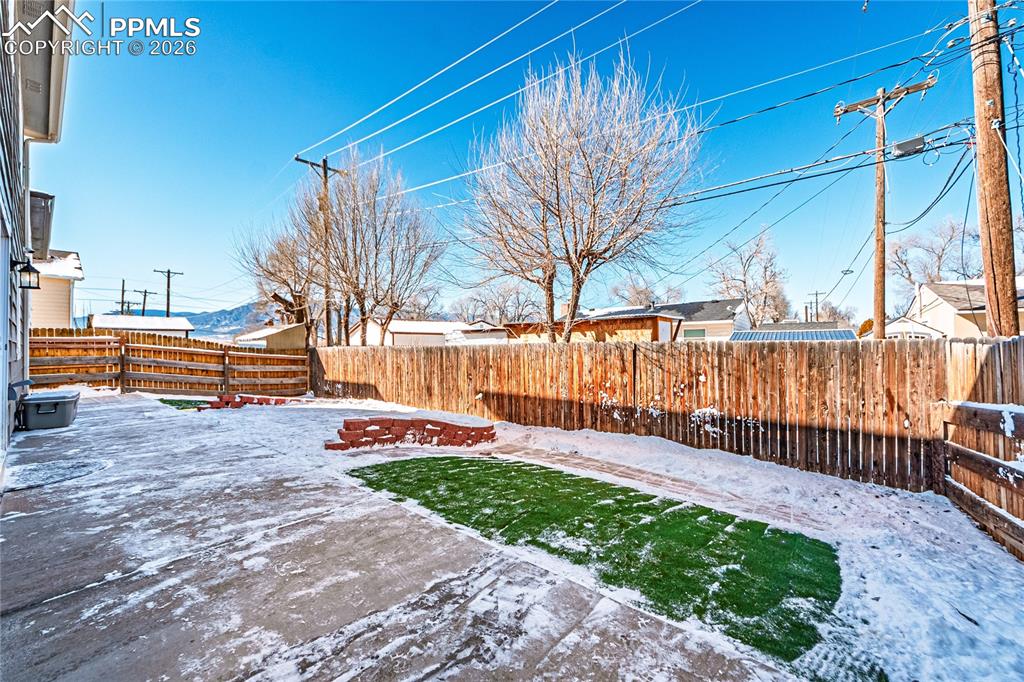 Image 35 of 36: Yard