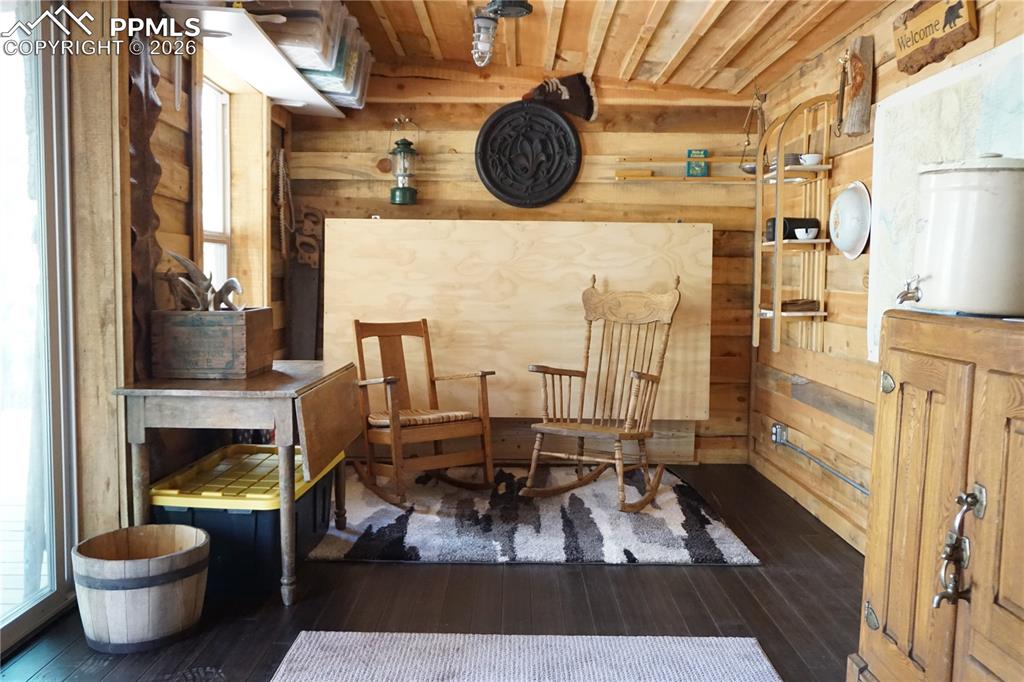 Image 14 of 45: Bedroom