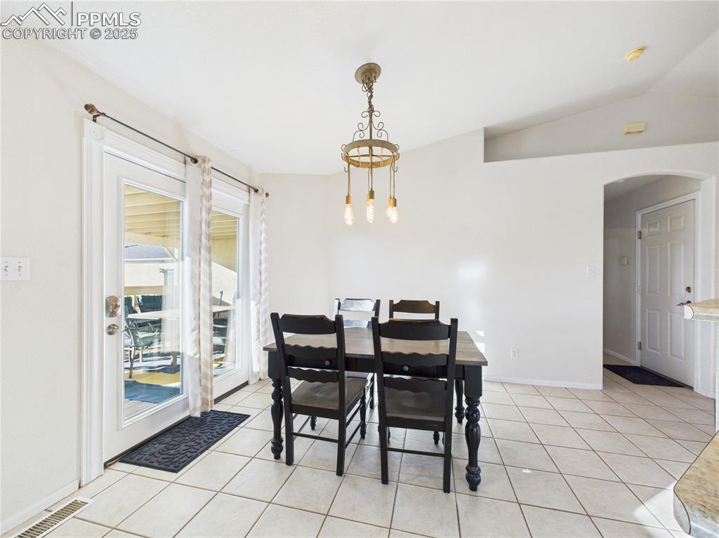 Image 13 of 40: Dining Area