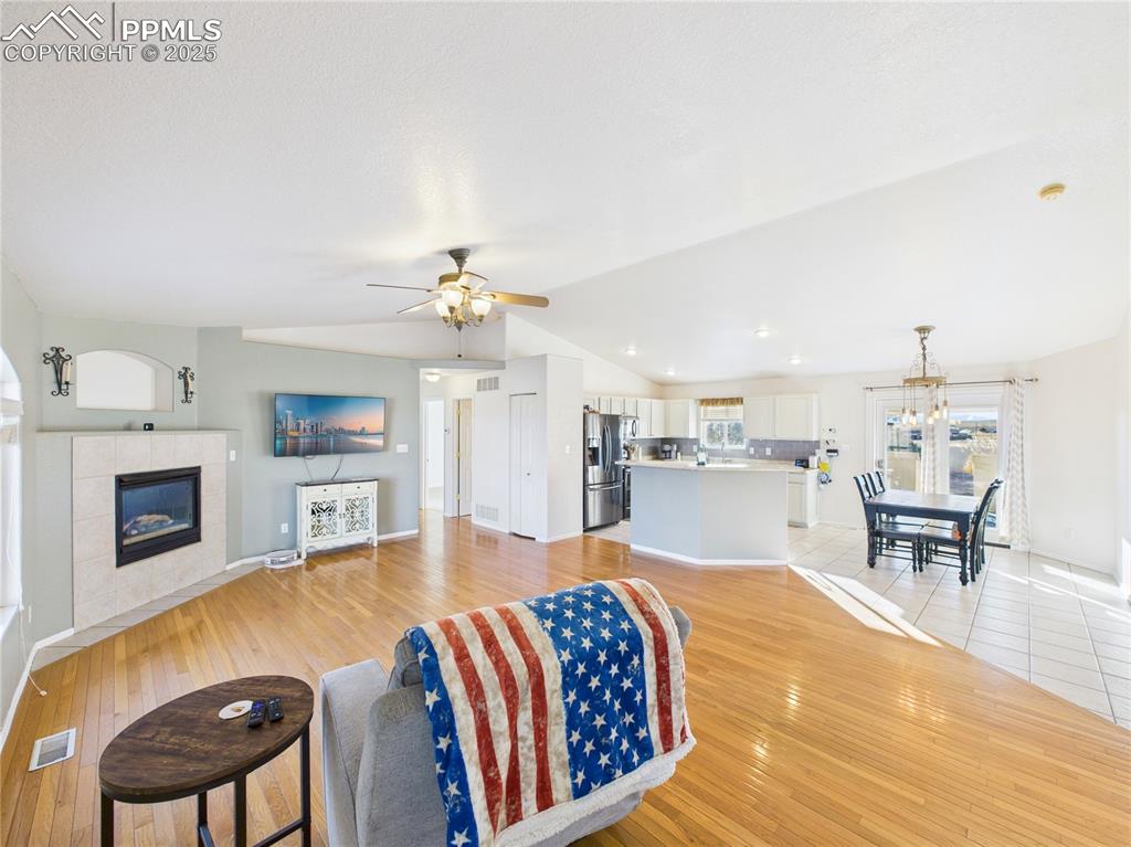 Image 5 of 40: Living Room