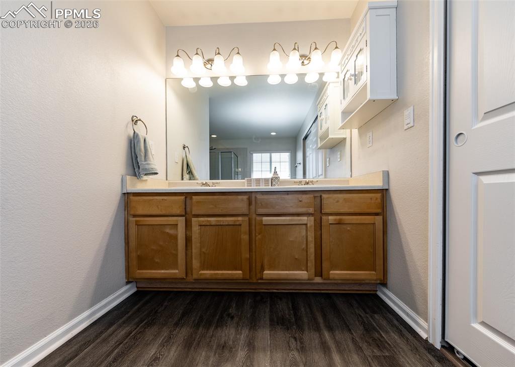 Image 24 of 40: Bathroom