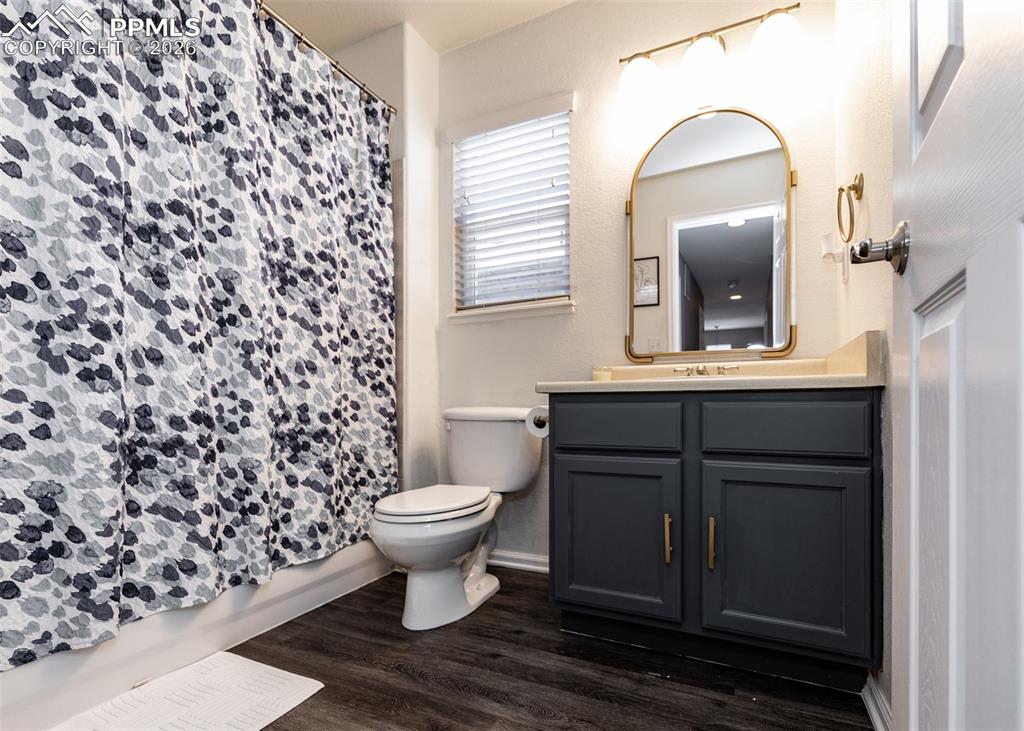 Image 31 of 40: Bathroom