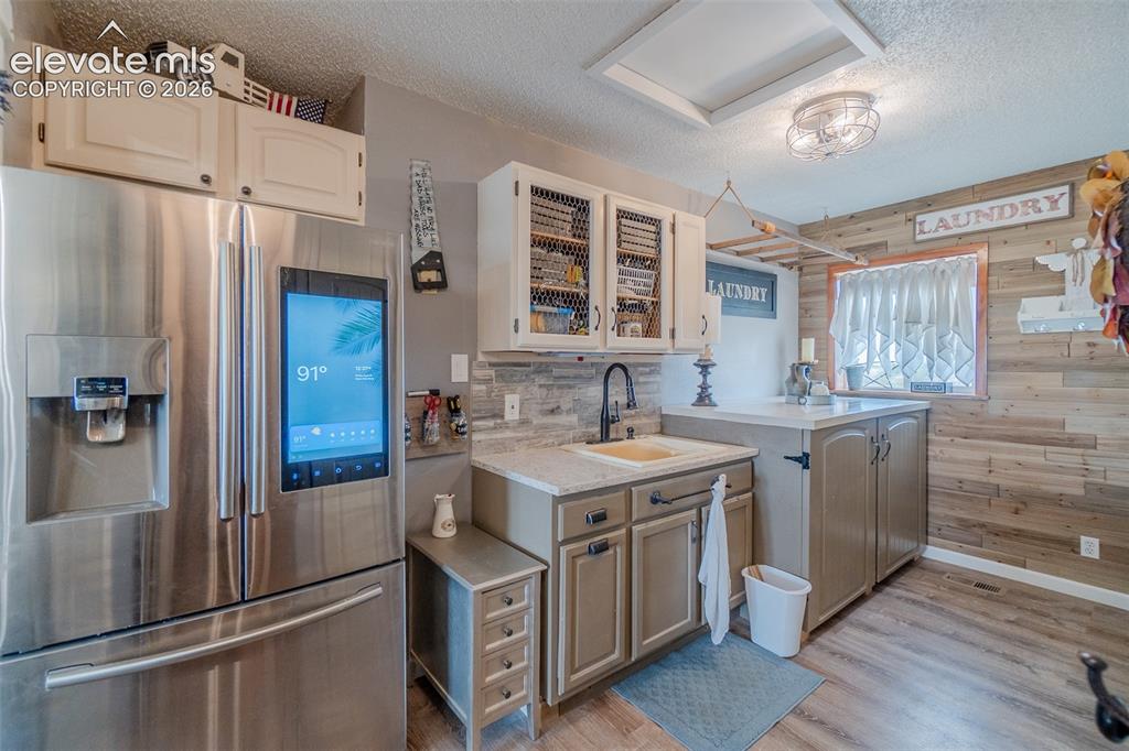Image 11 of 46: Kitchen