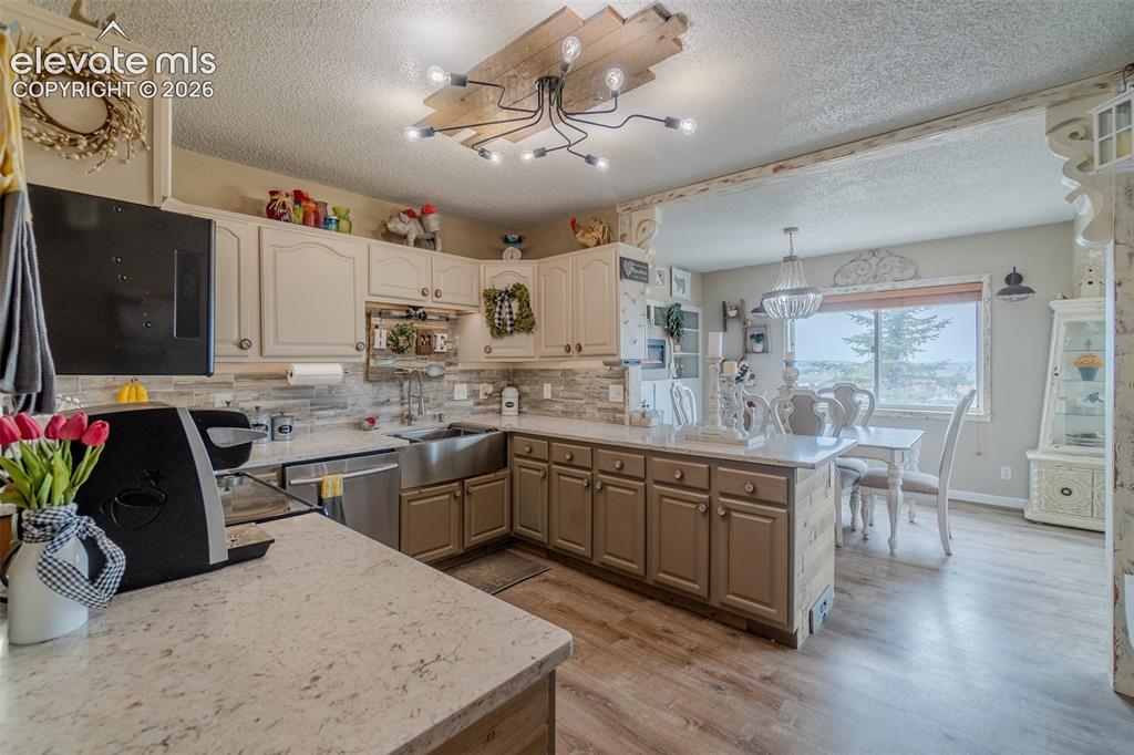 Image 12 of 46: Kitchen