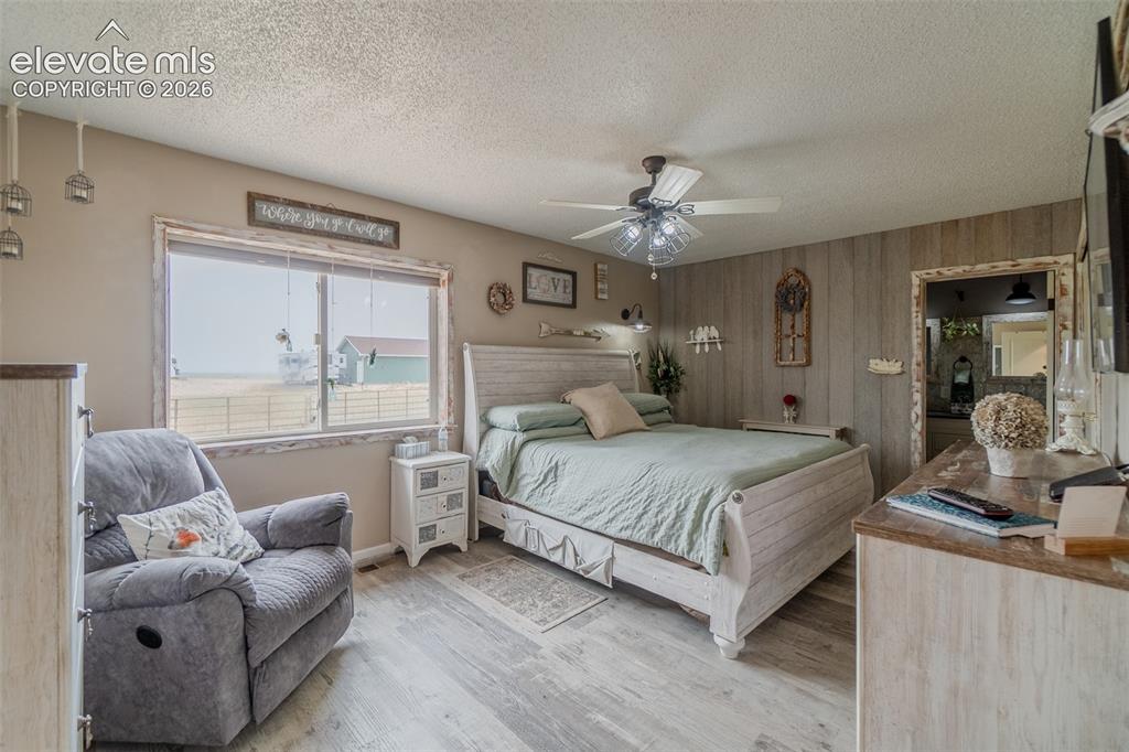 Image 17 of 46: Bedroom