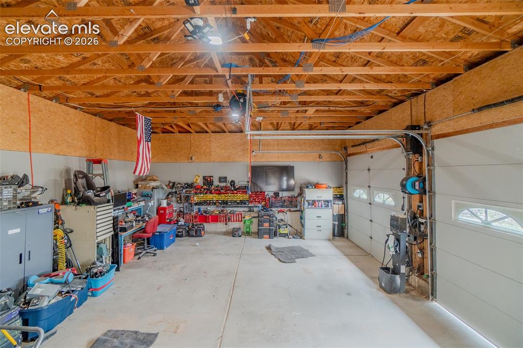 Image 36 of 46: Garage