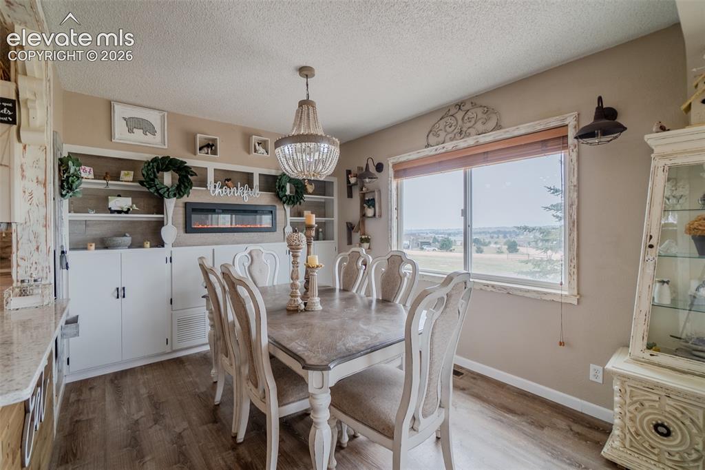 Image 7 of 46: Dining Area