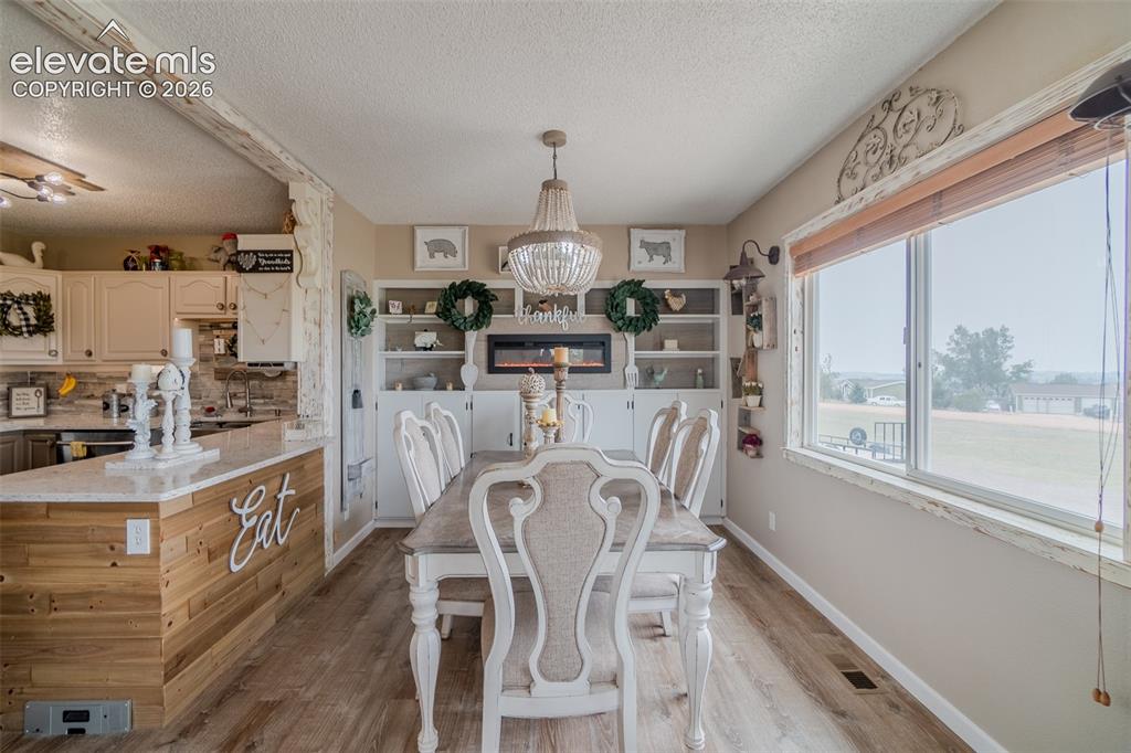 Image 8 of 46: Dining Area