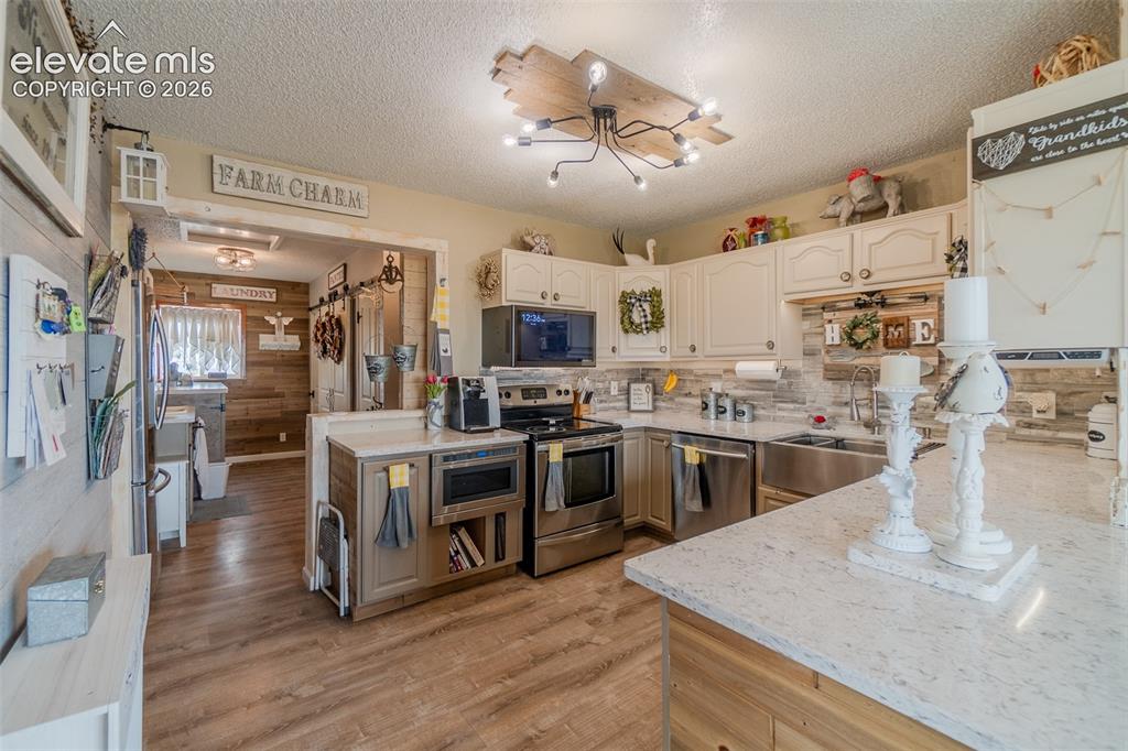 Image 9 of 46: Kitchen