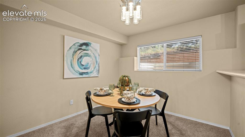 Image 11 of 25: Dining Area