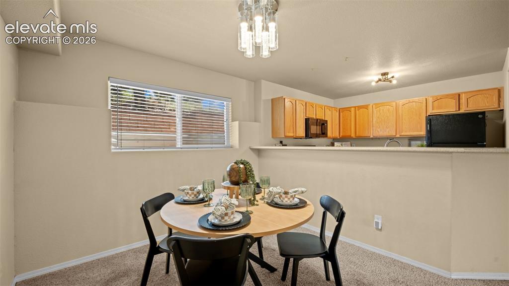 Image 12 of 25: Dining Area