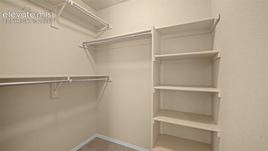 Image 20 of 25: Closet