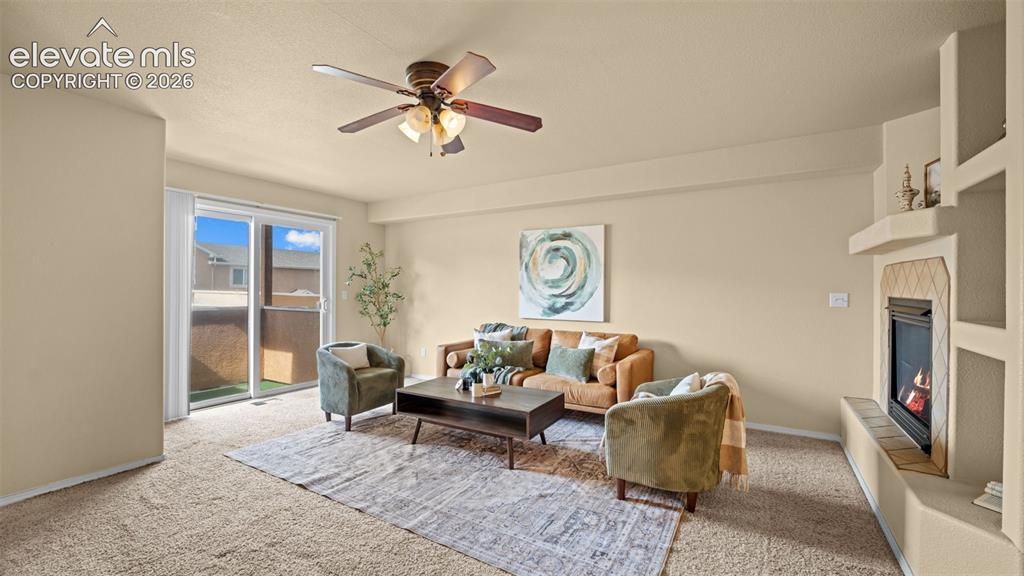 Image 4 of 25: Living Room