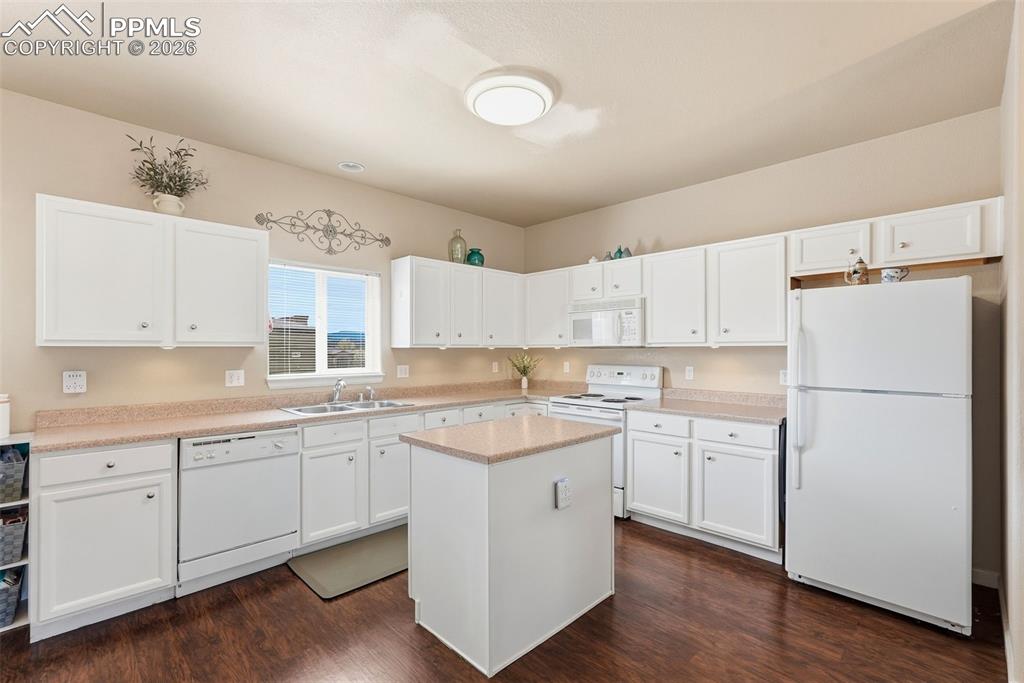 Image 10 of 41: Kitchen