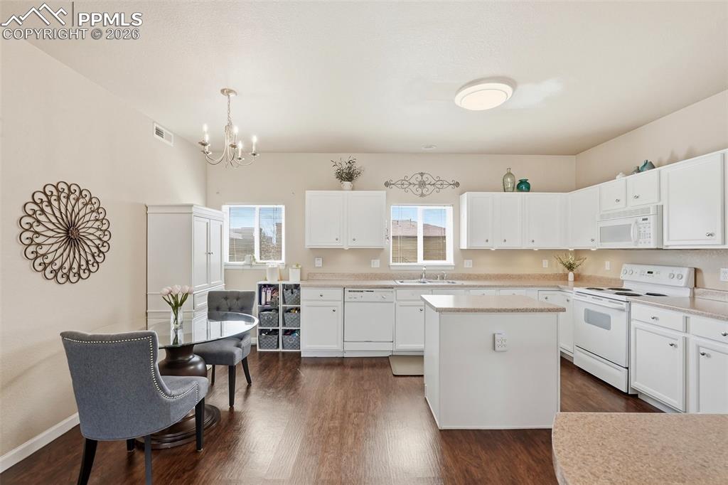 Image 11 of 41: Kitchen