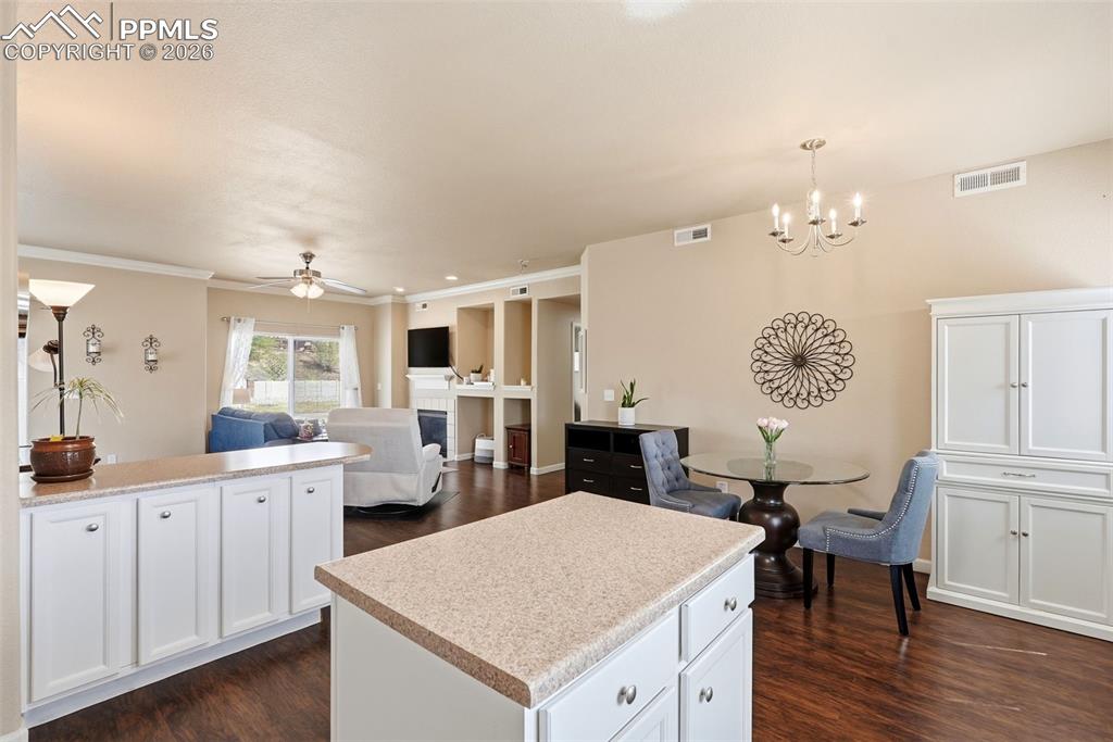 Image 15 of 41: Kitchen