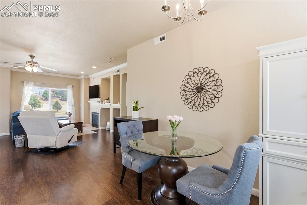 Image 19 of 41: Dining Area