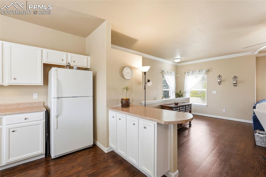 Image 20 of 41: Kitchen