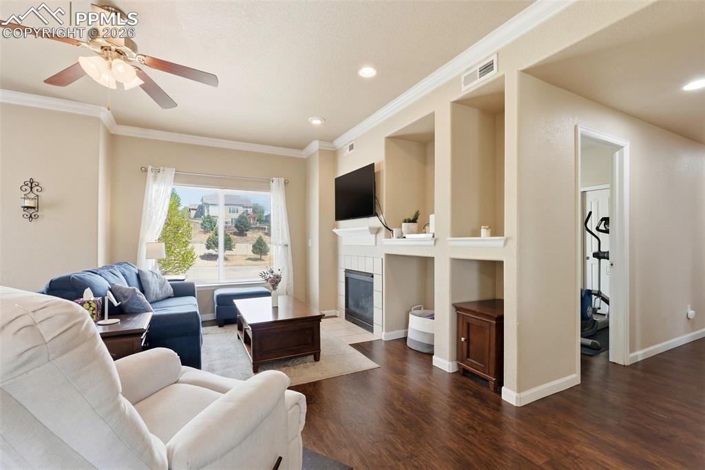 Image 5 of 41: Living Room