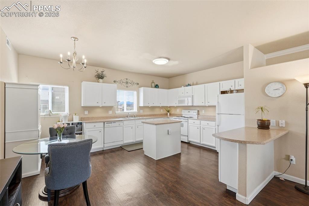 Image 9 of 41: Kitchen