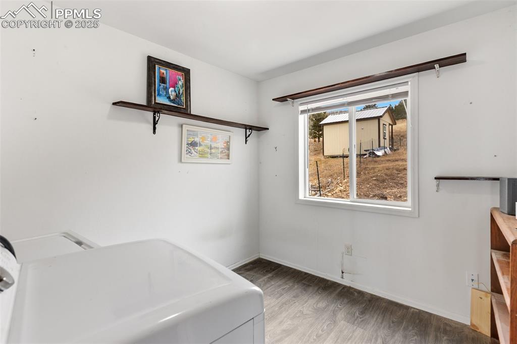 Image 15 of 23: Bedroom