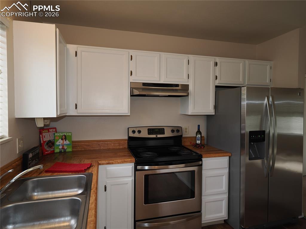 Image 10 of 31: Kitchen