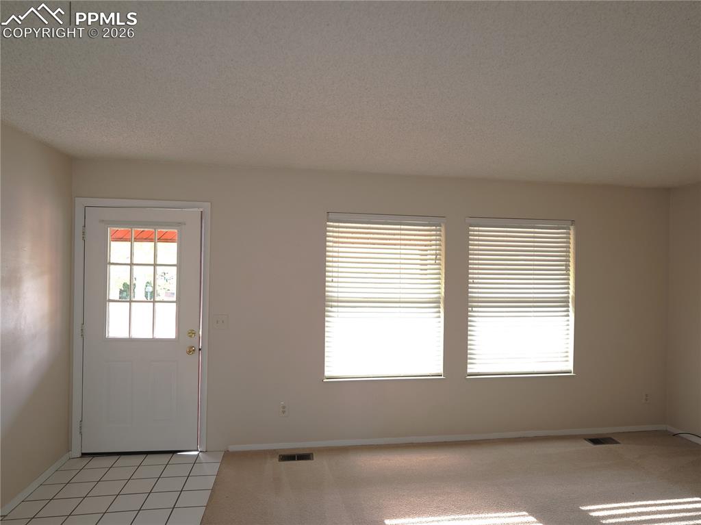 Image 14 of 31: Entry